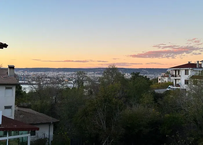 Joy アパート ヴァルナ